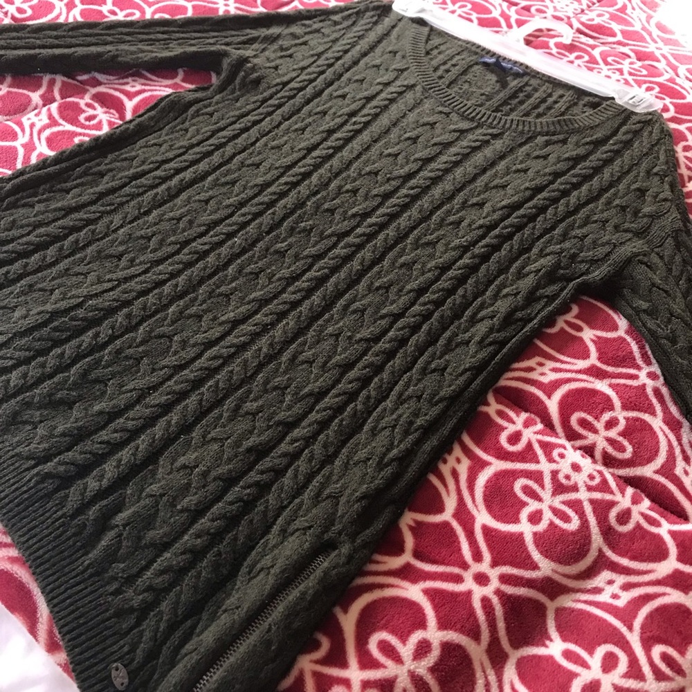 American Eagle Sweater